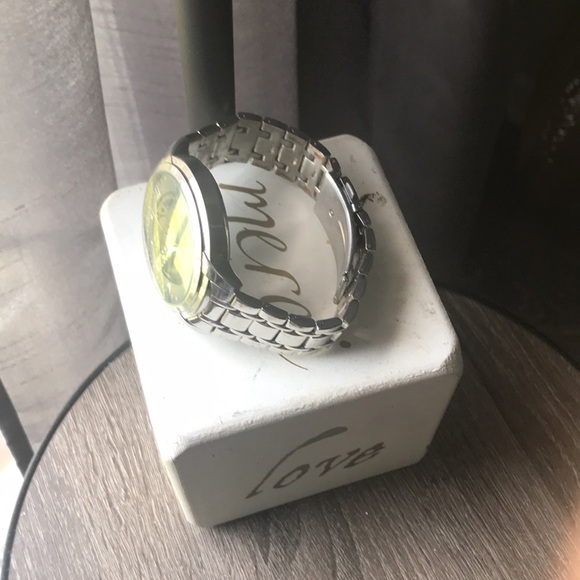 Selling my Joseph Abboud Ab/5087SV watch only wore once in 2 years - Picture 6 of 6